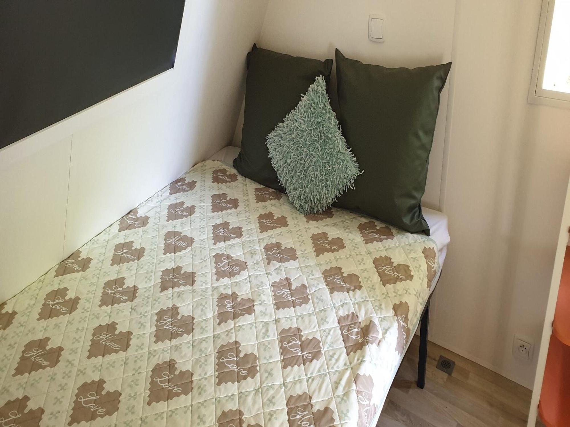 Nice Tent Lodge With A Microwave, In The Ardennes Olloy-sur-Viroin Exterior foto